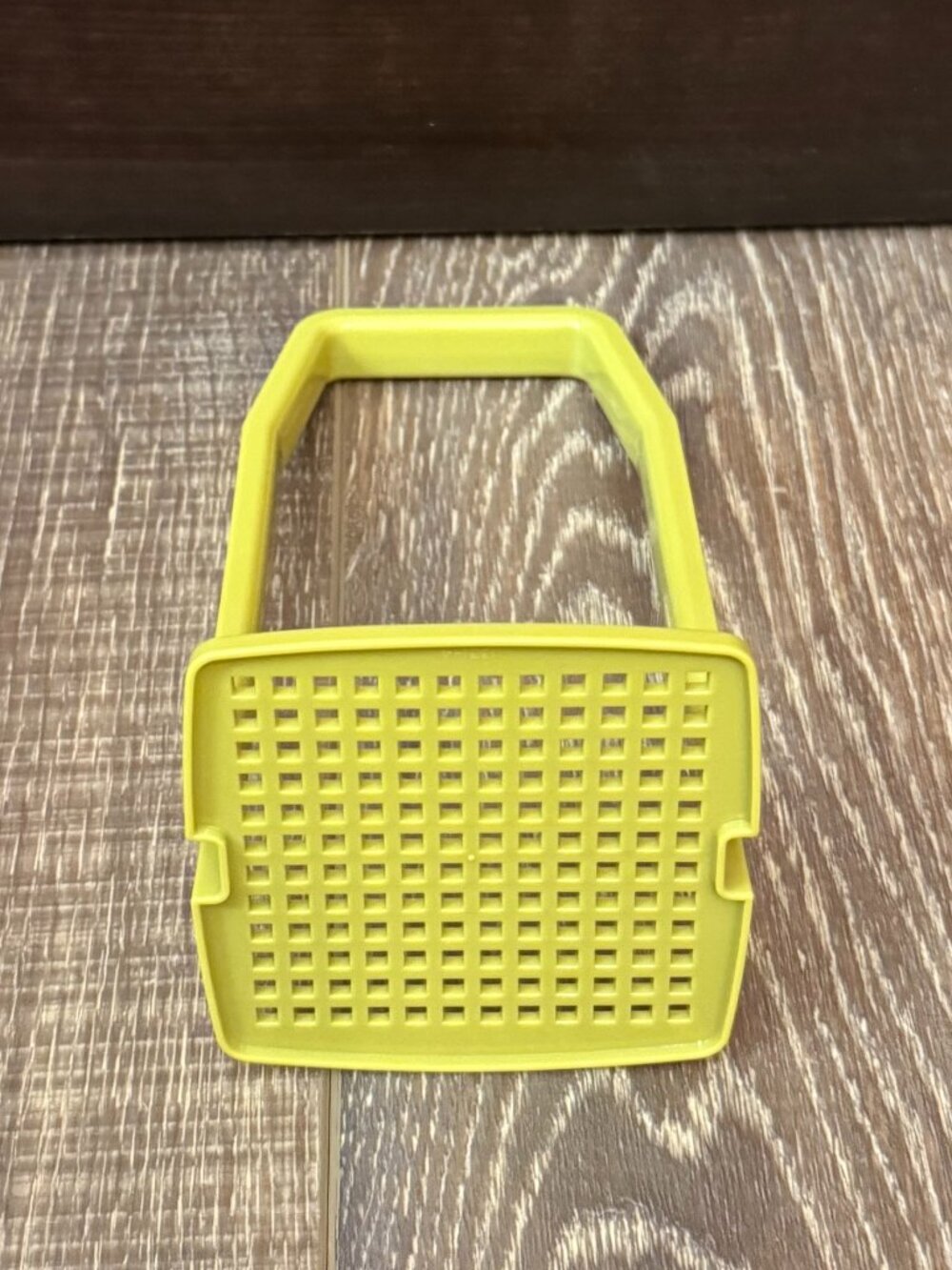 Tupperware Pick-A-Deli Pickle Container - Picture 9 of 13